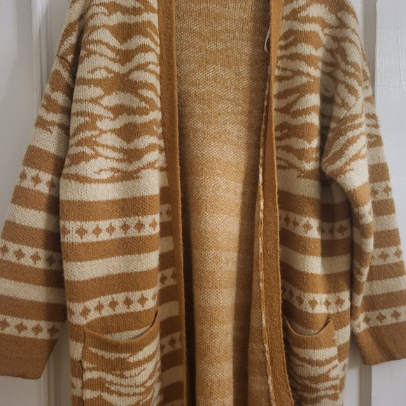 Oversized Lulus Tan + White Cardigan (S) - Picture 6 of 6